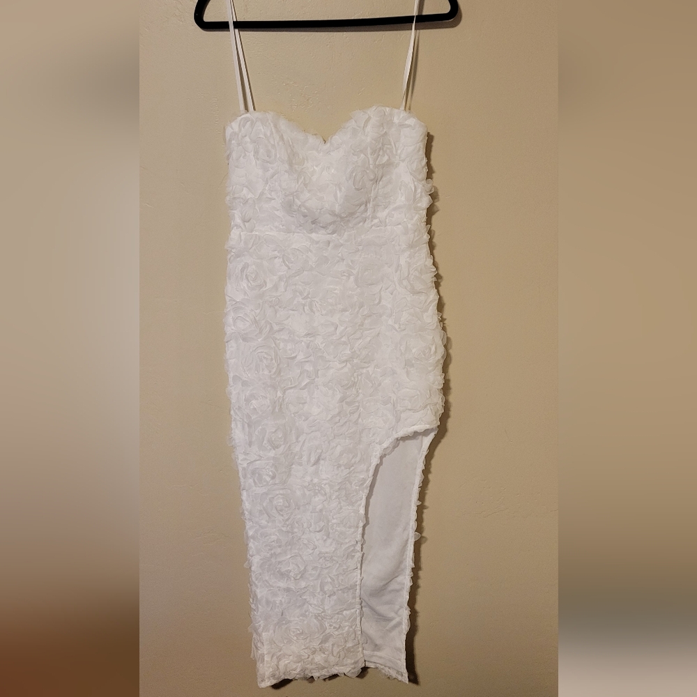 Elegant White Strapless Dress - Picture 9 of 14